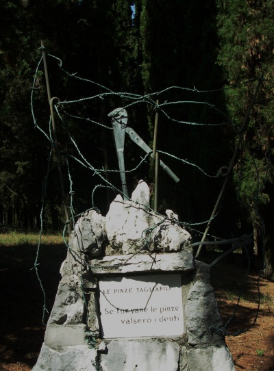 http://rete.comuni-italiani.it/w/images/thumb/400px-Fogliano_Redipuglia_-_Cippo_con_le_pinze_tagliafili.jpg